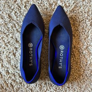 Rothy’s pointed flat in navy size 8.5